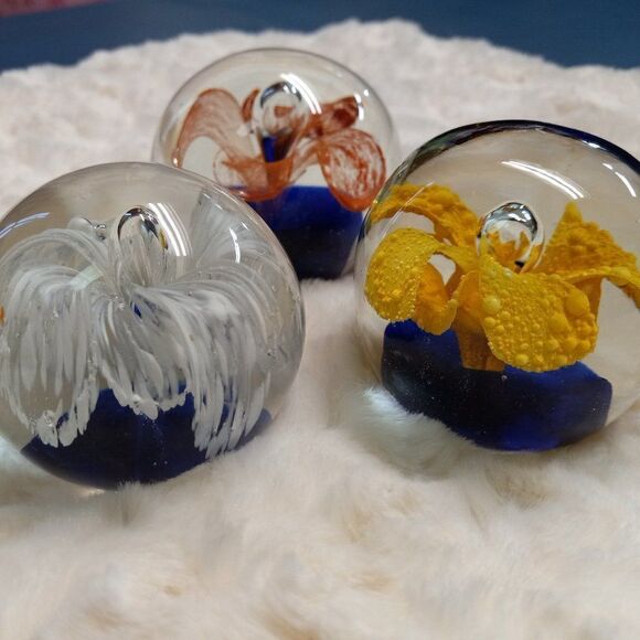 Vintage Paperweight Art Glass Flower Garden (3) Cottagecore Grandmacore - Picture 1 of 10